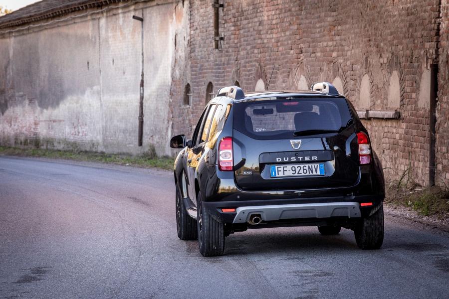  Dacia Duster Black Shadow 2016 года  (фото 11 из 28)